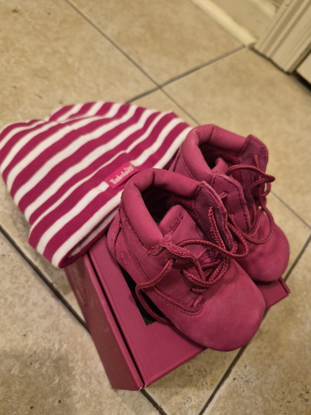 Timberland Super Cute Toddler Pink Lace-Up Boots And Beanie